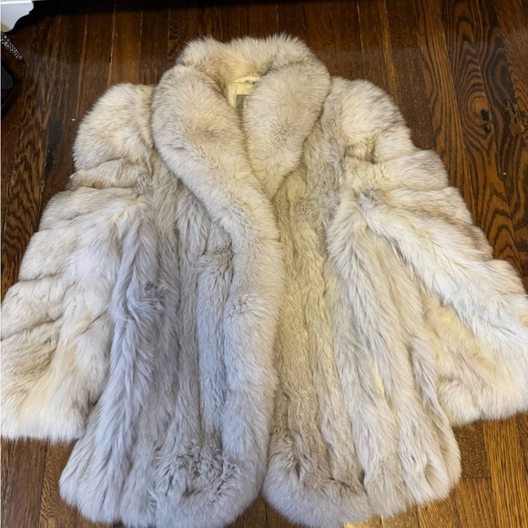 SOLD!!!!!Genuine Saga blue Fox fur Luxurious Fur Coat - Picture 14 of 16